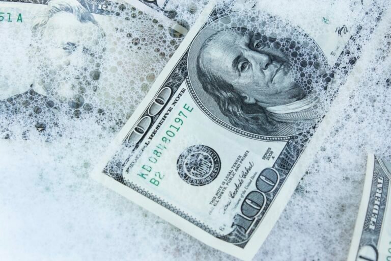 Preguntas frecuentes sobre AML — lavado de dinero, KYC y reportes SAR | Riveros Corp
