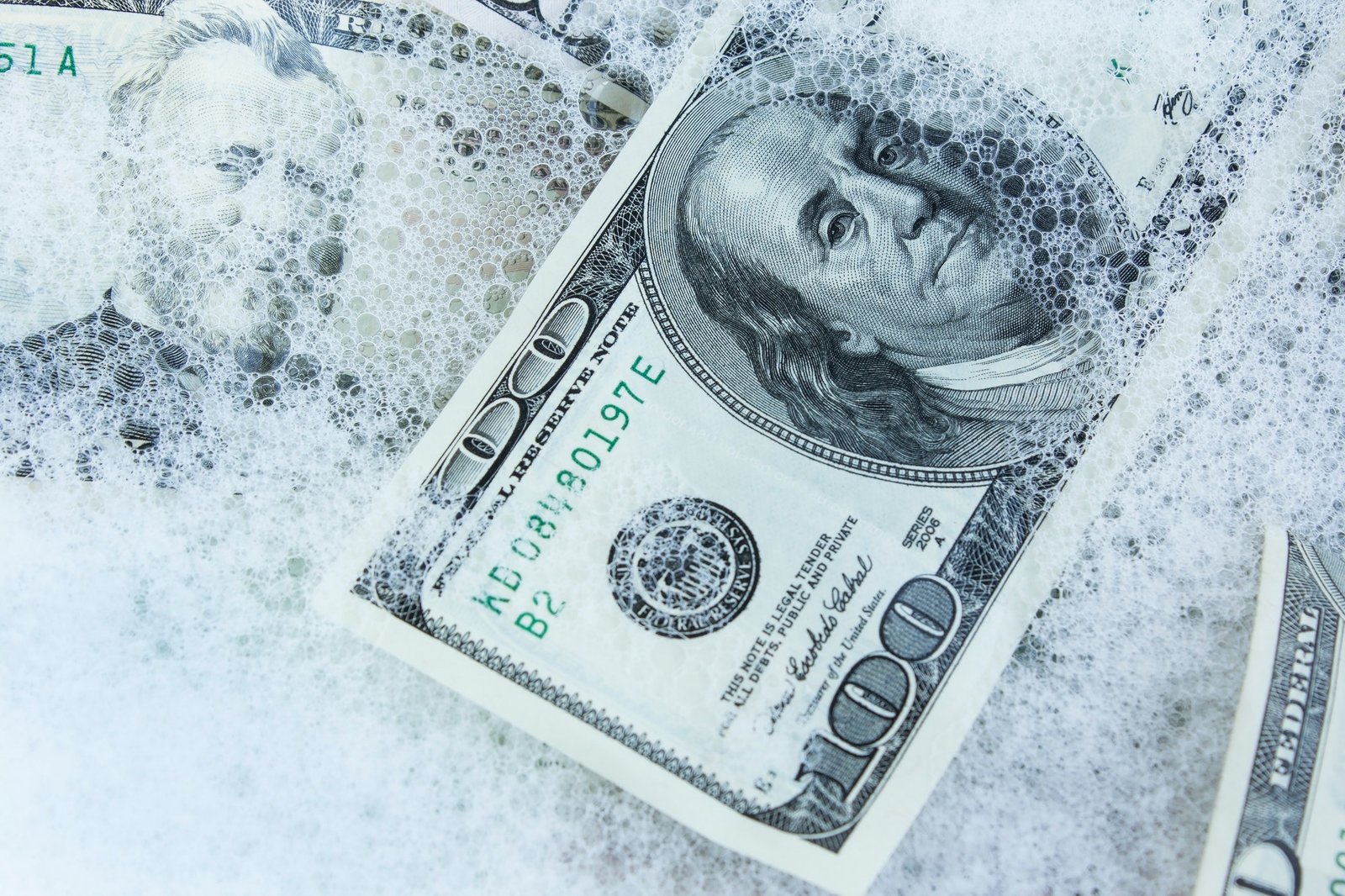 Preguntas frecuentes sobre AML — lavado de dinero, KYC y reportes SAR | Riveros Corp